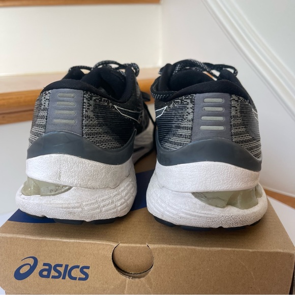 Used Asics Kayano 28 Womens Running Shoes - Black / white . Stability shoe - Picture 6 of 15